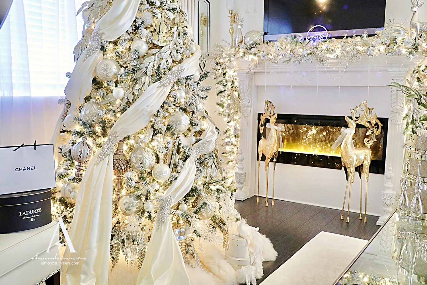 Elegant Christmas Tree Decorating Ideas By Almond Summers How to make your Christmas Tree Look Elegant & Classy