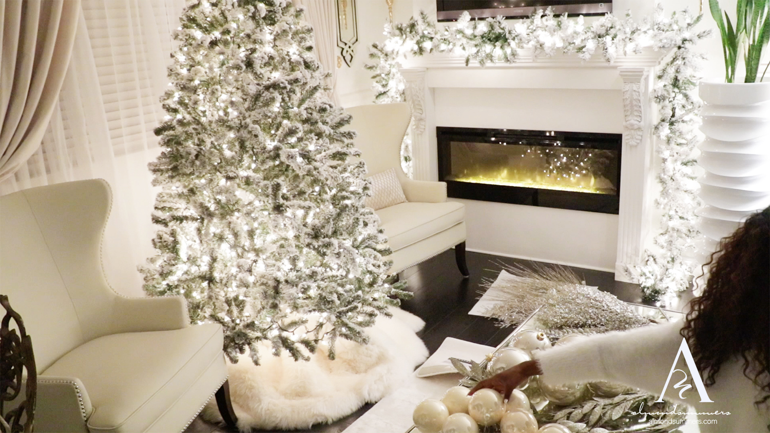 Elegant Christmas Tree Decorating Ideas By Almond Summers How to make your Christmas Tree Look Elegant & Classy